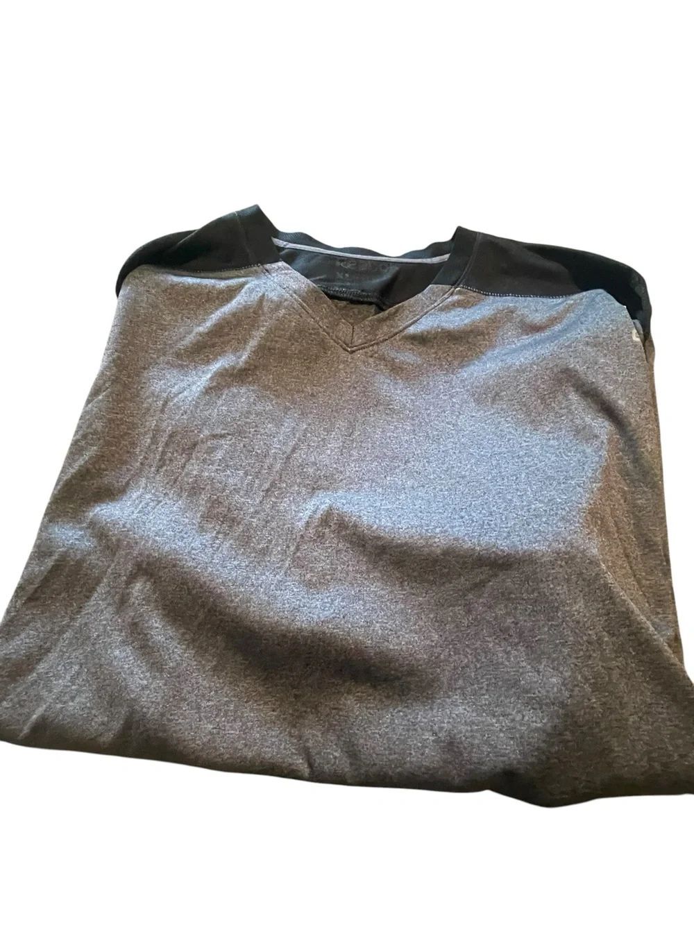 Reebok size XL Men's Gray V-Neck- Classic Casual Knit t shirt